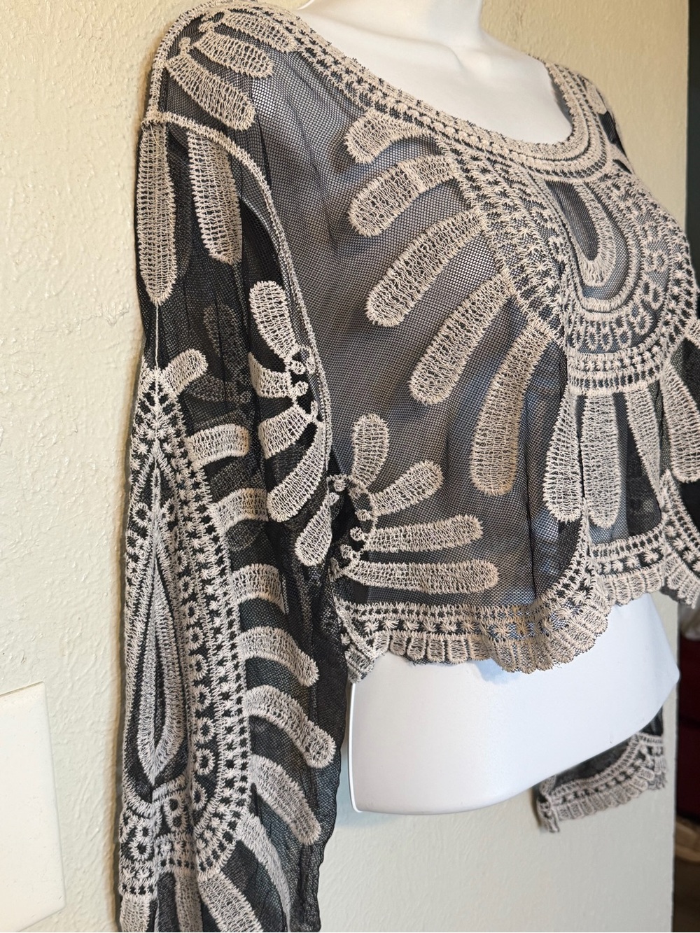 Bohemian Sunflower Crochet Lace Sheer Mesh Crop Top - Black & Natural Cream Sz M - Picture 8 of 11